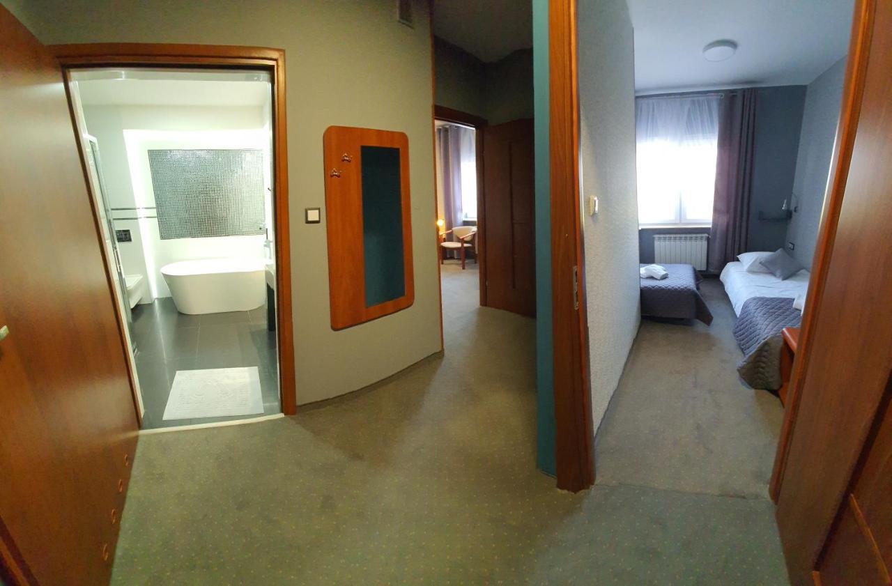 Hotel Bursztynowy Jozefow na Wisla Buitenkant foto
