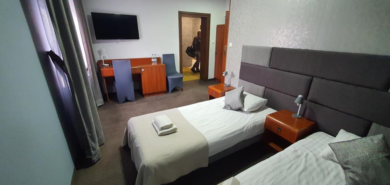 Hotel Bursztynowy Jozefow na Wisla Buitenkant foto