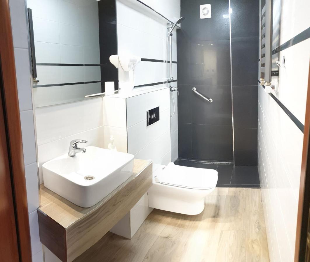 Hotel Bursztynowy Jozefow na Wisla Buitenkant foto